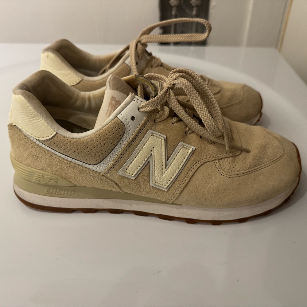 New balance sneakers only worn a few times